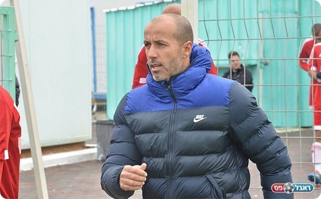 לא ברור מה אמר לשחקניו בחדר ההלבשה. חלאיילה (אבי רביבו)